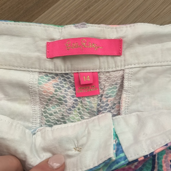 Lily Pulitzer shorts size 14 - Picture 2 of 2